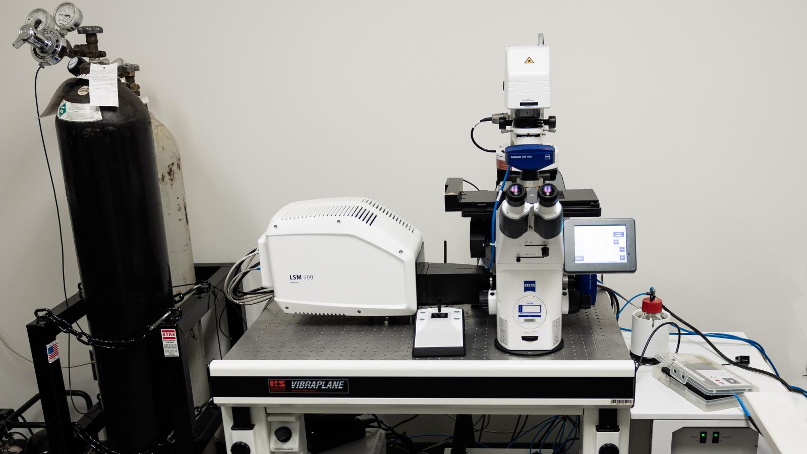 The Confocal Microscope System – Carl Zeiss LSM900.